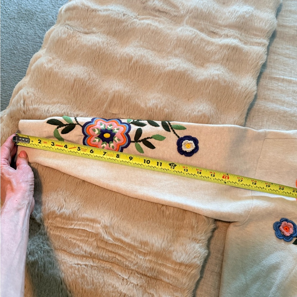 Alice + Olivia Beige Embroidered Floral Button Cardigan / Size M - Picture 15 of 16